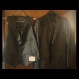 Kenneth Cole reaction 3 piece suit.